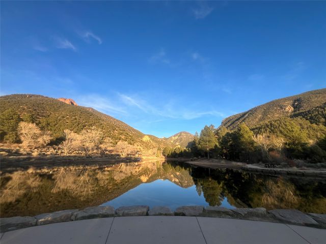 9 Castle Road, Questa, NM 87556