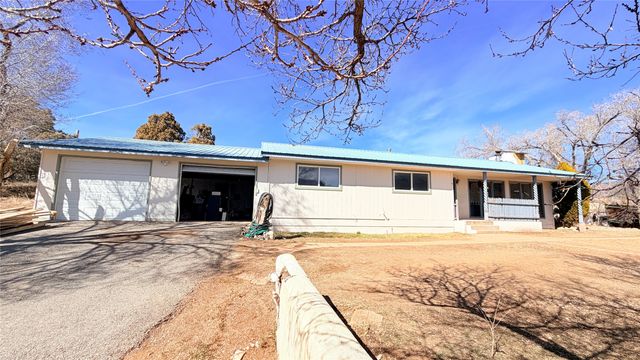 9 Castle Road, Questa, NM 87556