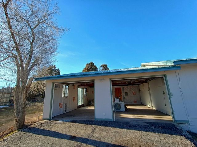 9 Castle Road, Questa, NM 87556