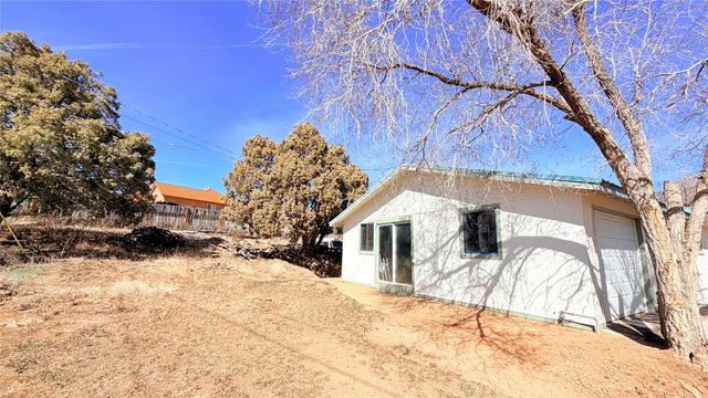 9 Castle Road, Questa, NM 87556