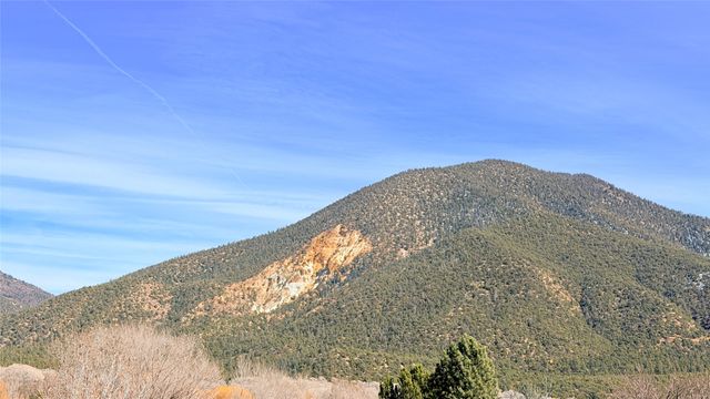 9 Castle Road, Questa, NM 87556