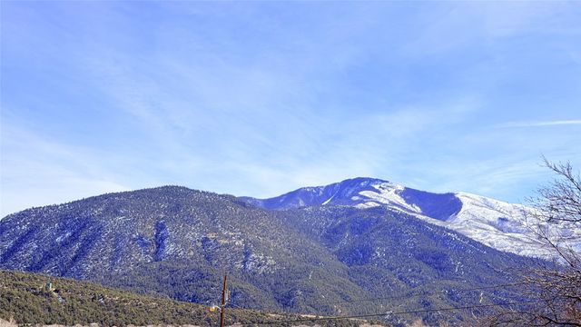 9 Castle Road, Questa, NM 87556