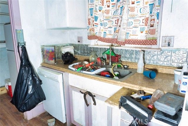 83040 Magnolia Avenue, Trona, CA 93562