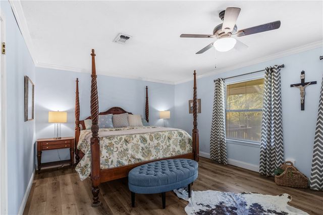 2015 Pinewood Drive, Bryan, TX 77807