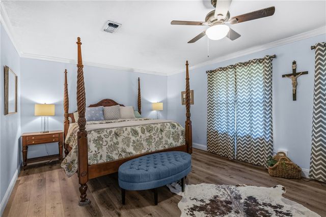 2015 Pinewood Drive, Bryan, TX 77807