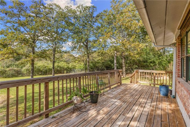 2015 Pinewood Drive, Bryan, TX 77807