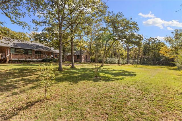 2015 Pinewood Drive, Bryan, TX 77807