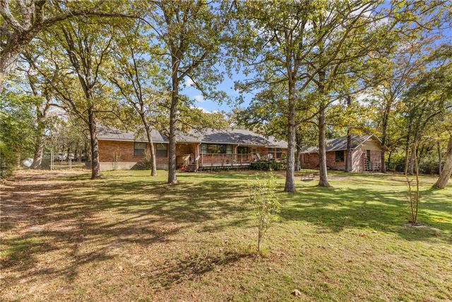 2015 Pinewood Drive, Bryan, TX 77807