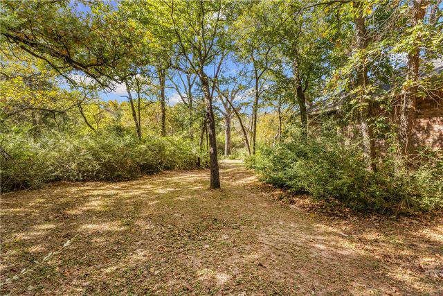 2015 Pinewood Drive, Bryan, TX 77807