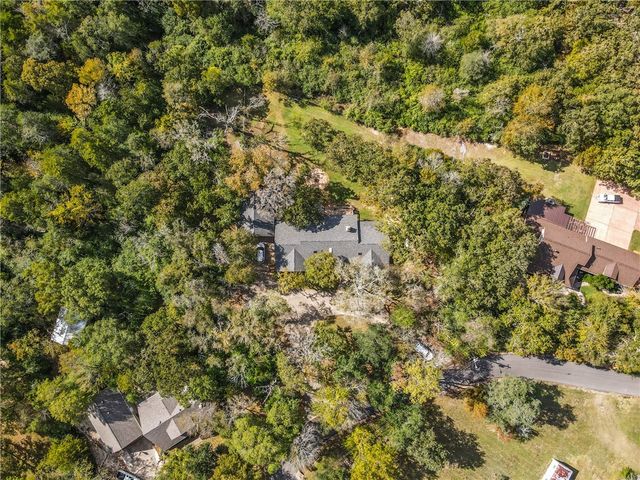 2015 Pinewood Drive, Bryan, TX 77807