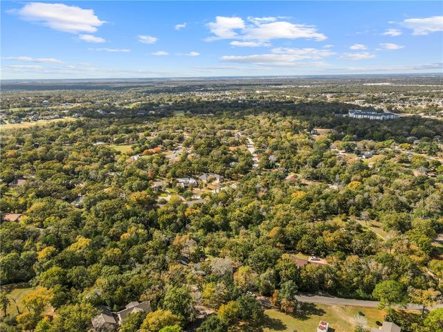 2015 Pinewood Drive, Bryan, TX 77807