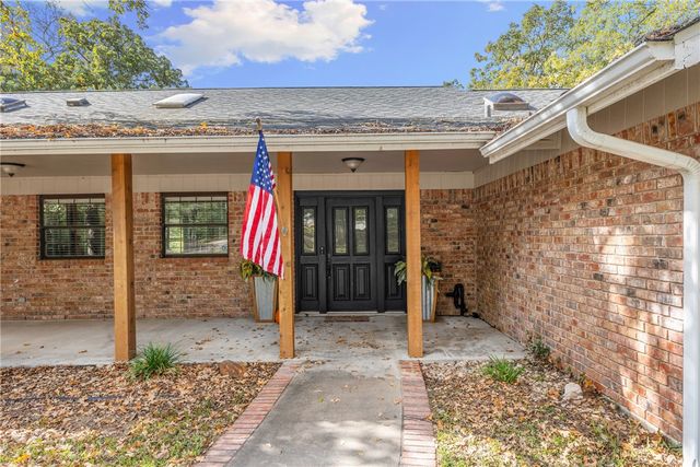 2015 Pinewood Drive, Bryan, TX 77807