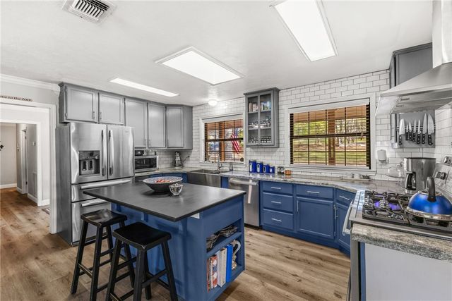 2015 Pinewood Drive, Bryan, TX 77807