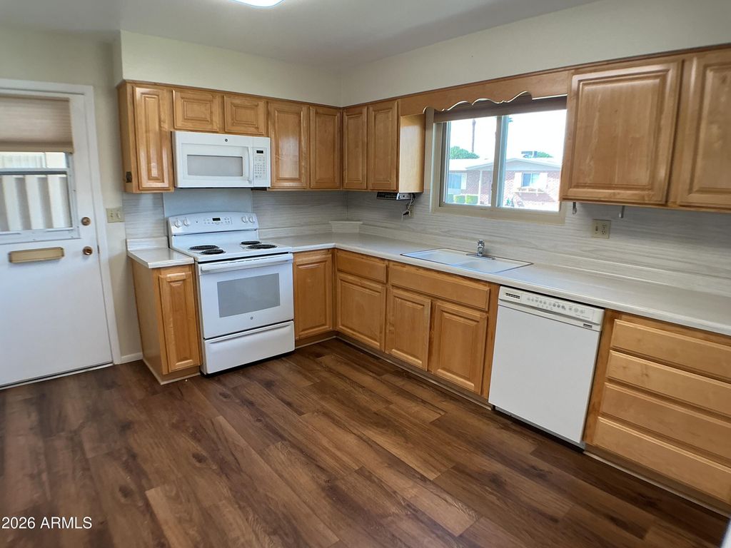 10419 W CORTE DEL SOL OESTE --, Sun City, AZ 85351 — photo 2