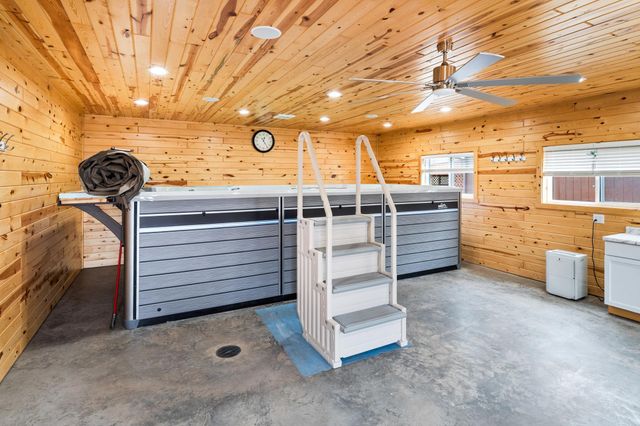 6848 Bear Island Road, Duluth, MN 55803