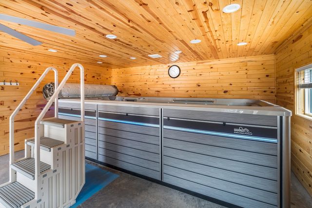 6848 Bear Island Road, Duluth, MN 55803