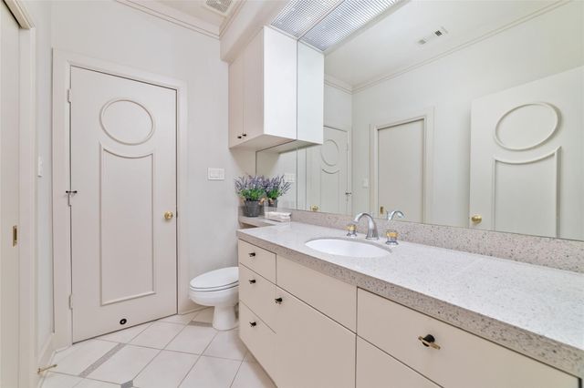 2814 Cedar Woods Place, Houston, TX 77068