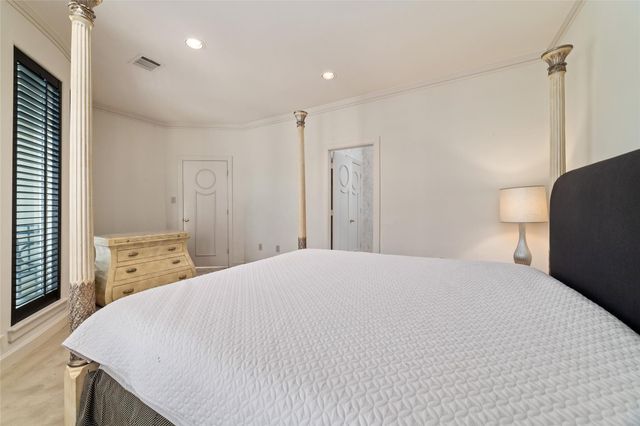 2814 Cedar Woods Place, Houston, TX 77068