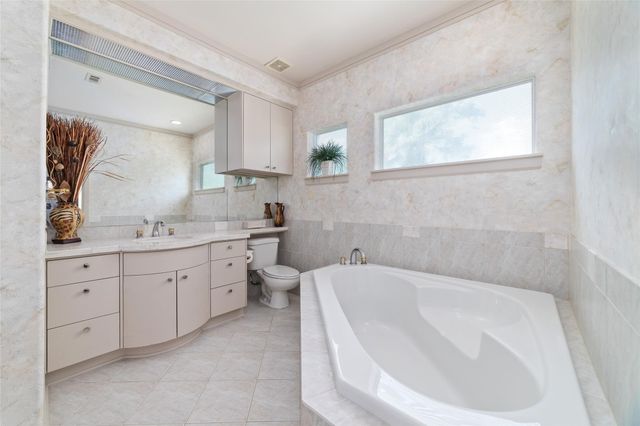 2814 Cedar Woods Place, Houston, TX 77068