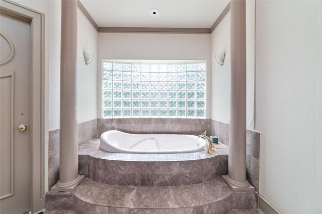 2814 Cedar Woods Place, Houston, TX 77068