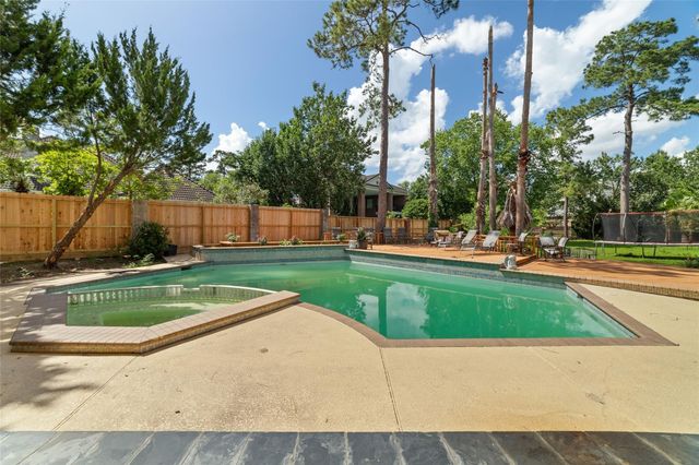 2814 Cedar Woods Place, Houston, TX 77068