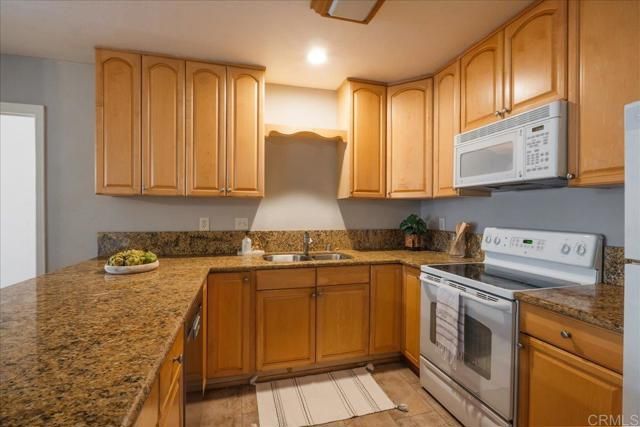 425 Autumn Drive 21, San Marcos, CA 92069