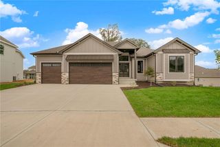 13686 Lookout Circle, Parkville, MO 64079