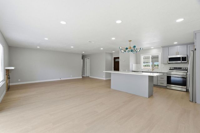 4838 Snell, San Jose, CA 95136