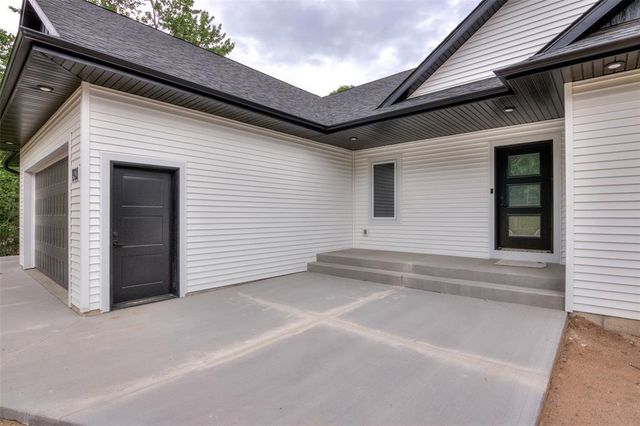1921 Legacy Drive, Eau Claire, WI 54703