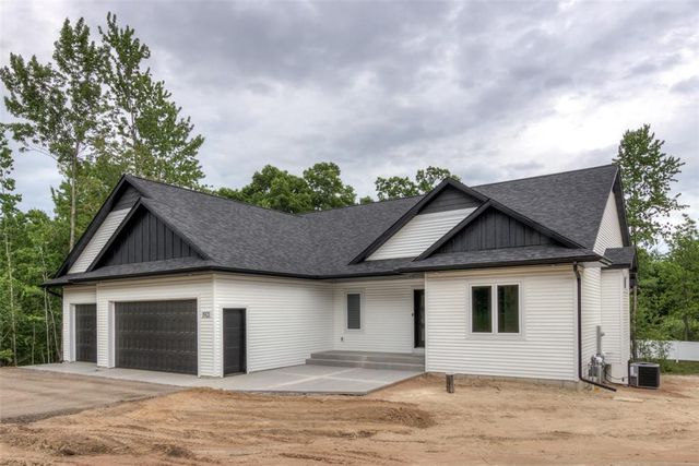 1921 Legacy Drive, Eau Claire, WI 54703