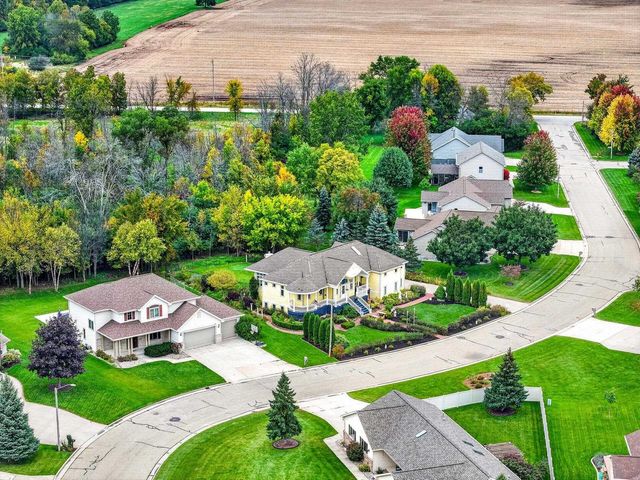 1521 FALLOW DRIVE, Neenah, WI 54956