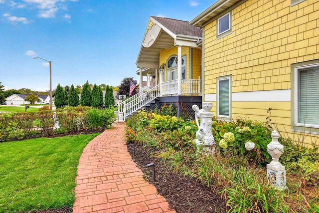 1521 FALLOW DRIVE, Neenah, WI 54956
