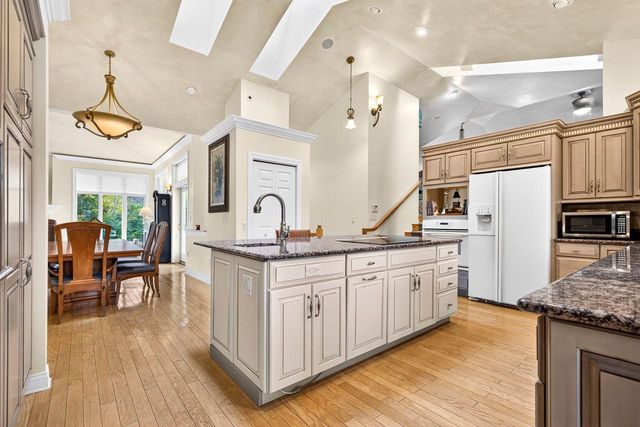 1521 FALLOW DRIVE, Neenah, WI 54956