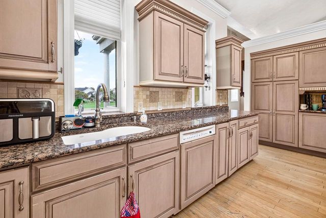 1521 FALLOW DRIVE, Neenah, WI 54956