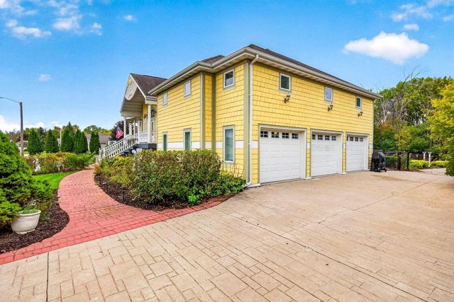 1521 FALLOW DRIVE, Neenah, WI 54956