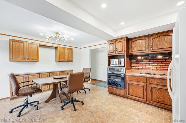 5030 Stellar Road, Shelby Charter Township, MI 48316