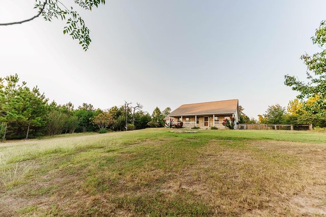 139 Village Forest DR, Smithville, TX 78957