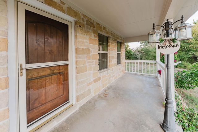 139 Village Forest DR, Smithville, TX 78957