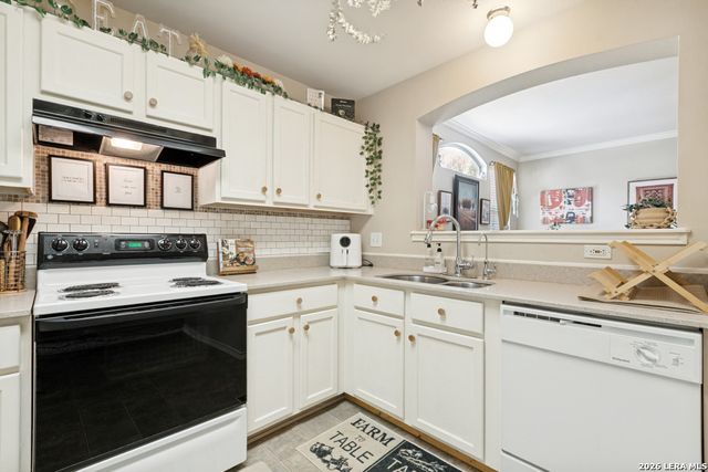 7702 WEXFORD CV, San Antonio, TX 78240