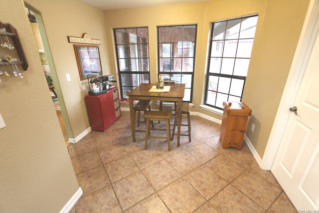 124 Rosewood Dr, La Vernia, TX 78121