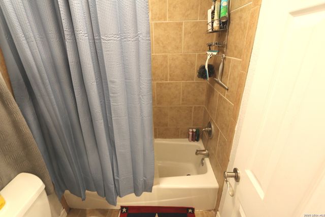 124 Rosewood Dr, La Vernia, TX 78121