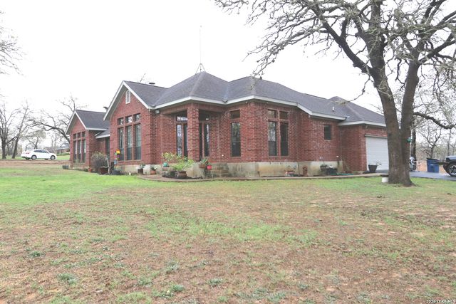 124 Rosewood Dr, La Vernia, TX 78121