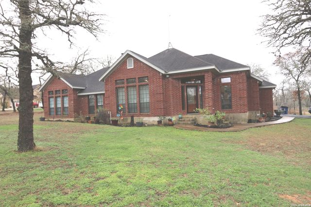 124 Rosewood Dr, La Vernia, TX 78121