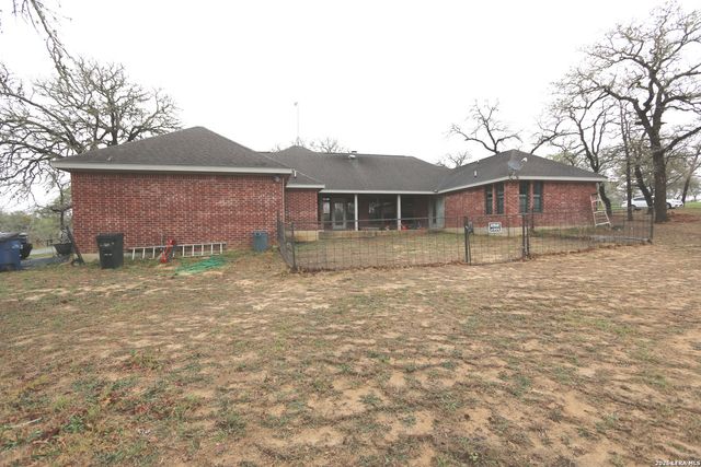 124 Rosewood Dr, La Vernia, TX 78121