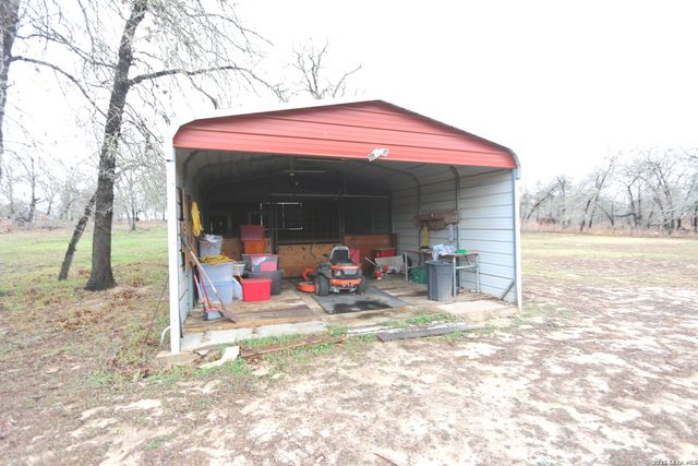 124 Rosewood Dr, La Vernia, TX 78121