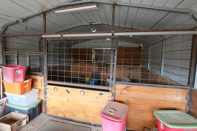 124 Rosewood Dr, La Vernia, TX 78121