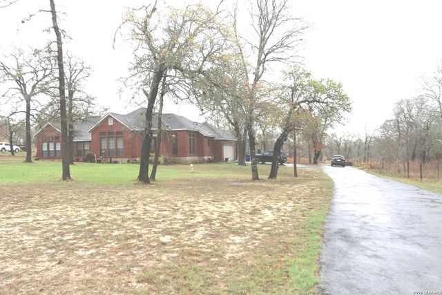 124 Rosewood Dr, La Vernia, TX 78121