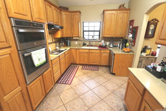 124 Rosewood Dr, La Vernia, TX 78121