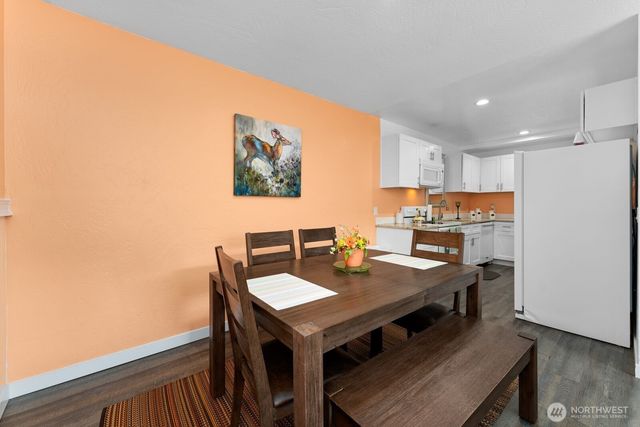 703 Boetzkes Avenue, Manson, WA 98831