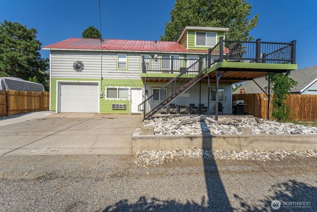 703 Boetzkes Avenue, Manson, WA 98831